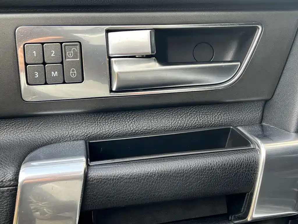 Land Rover Discovery 2016 — фото 9