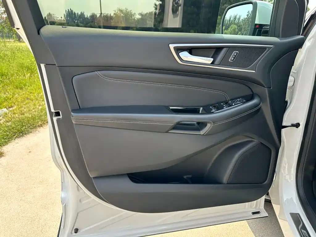 Ford Edge 2022 — фото 11