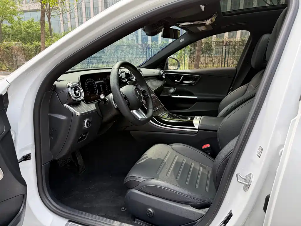 Mercedes-Benz C-Class 2023 — фото 12