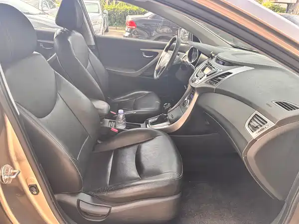 Hyundai Elantra Langdong 2013