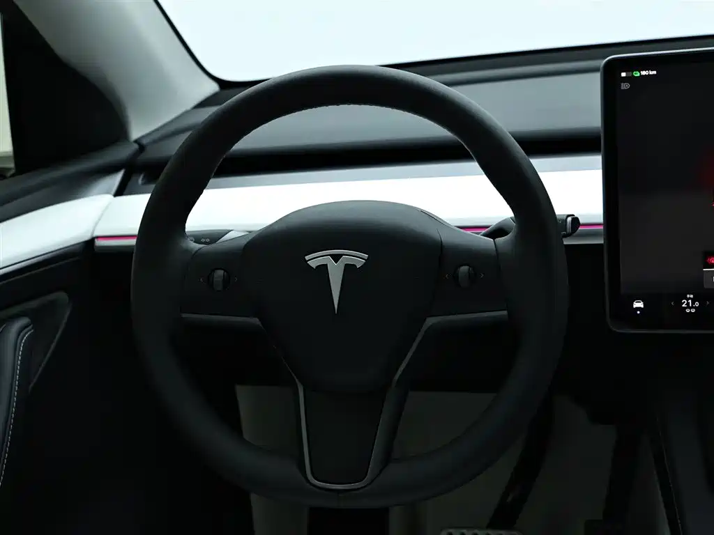 Tesla Model Y 2024 — фото 14
