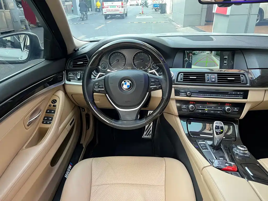 BMW 5 Series 2012 — фото 9