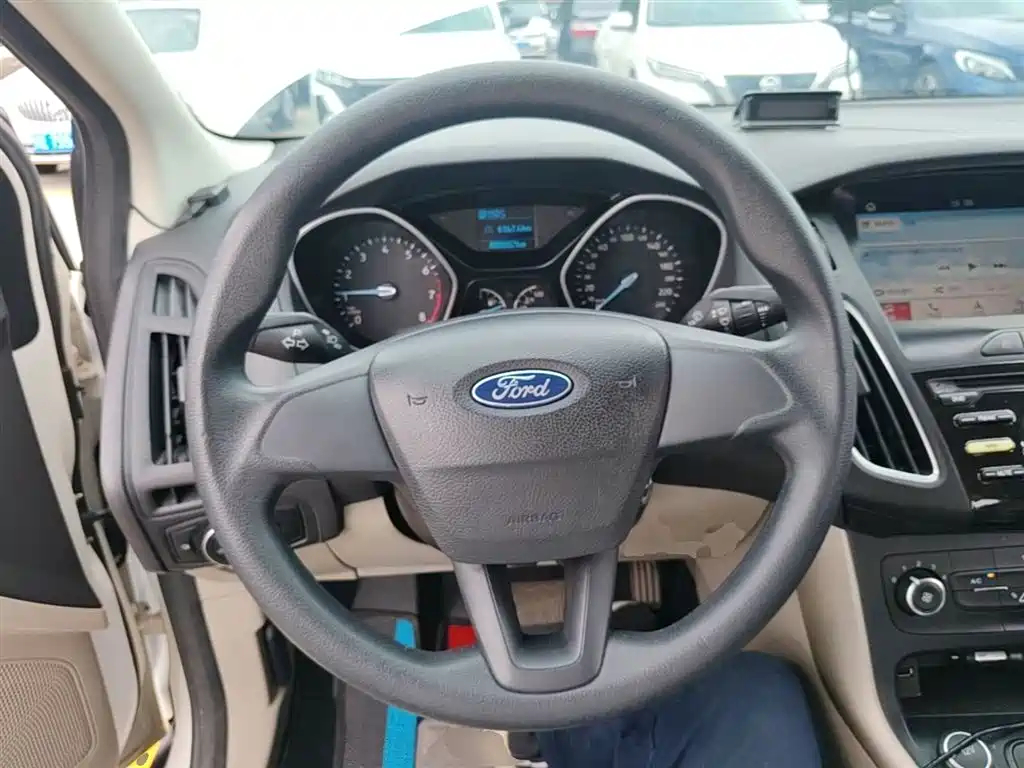 Ford Focus 2018 — фото 11