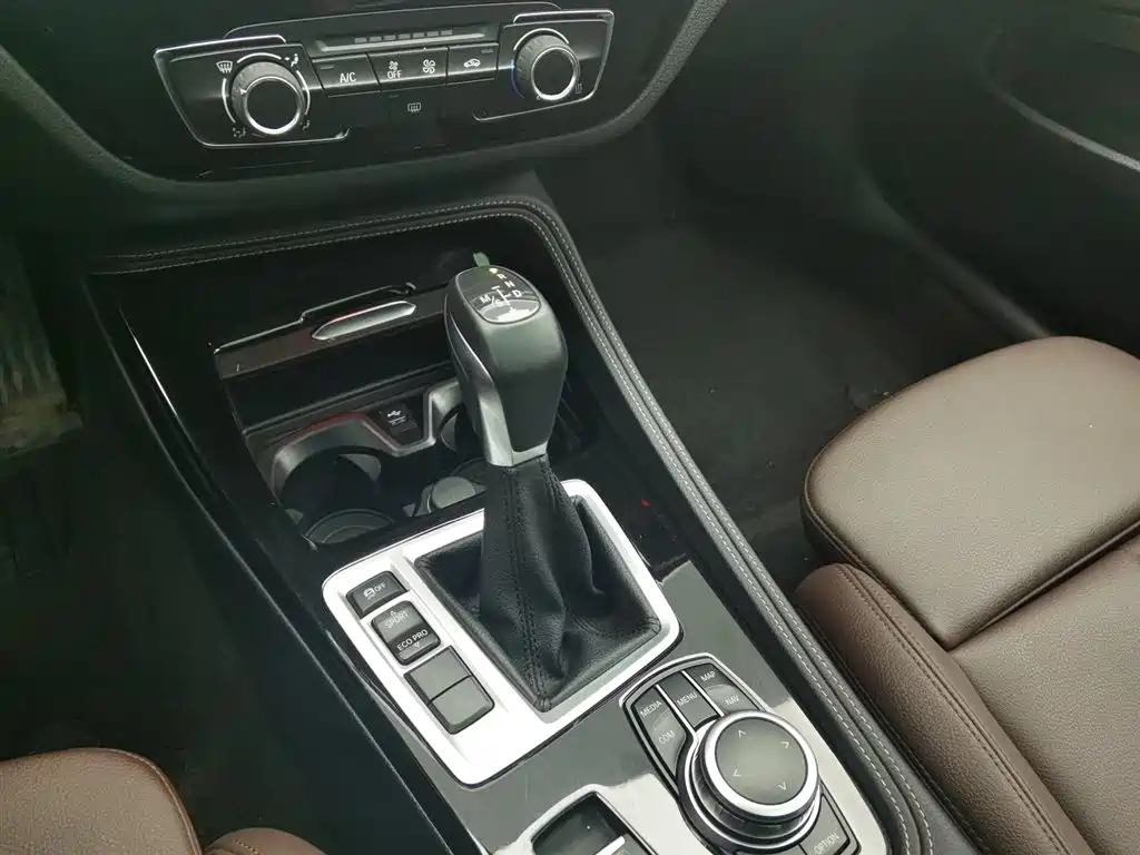 BMW 1 Series 2019 — фото 13