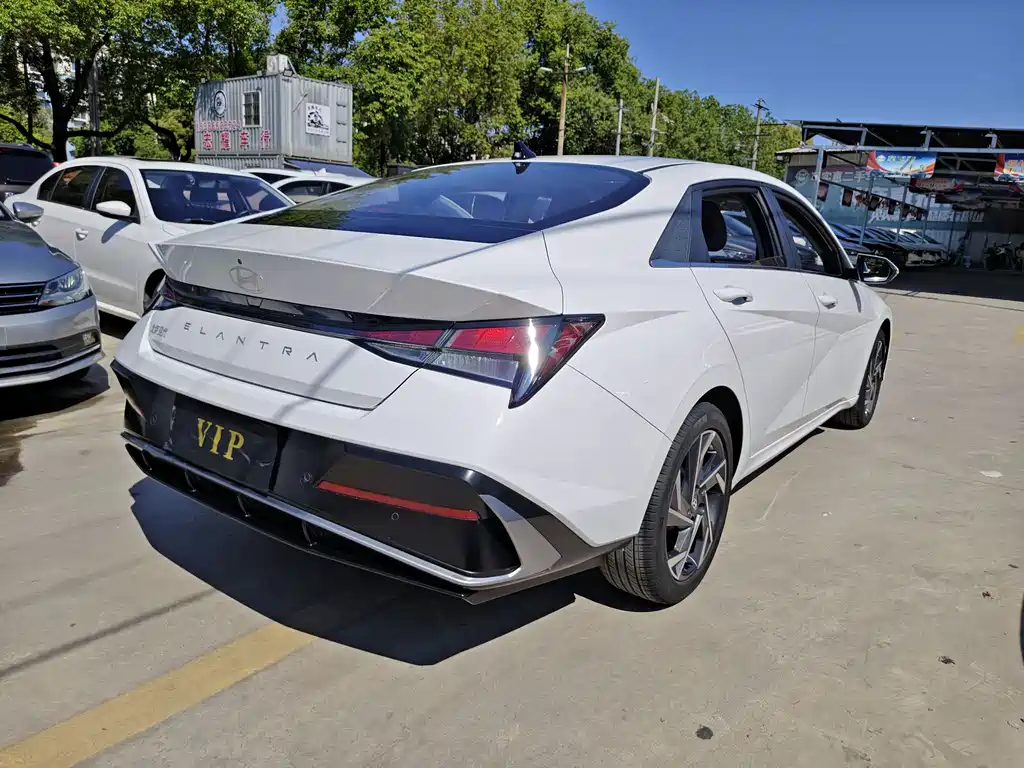 Hyundai Elantra 2023 — фото 6