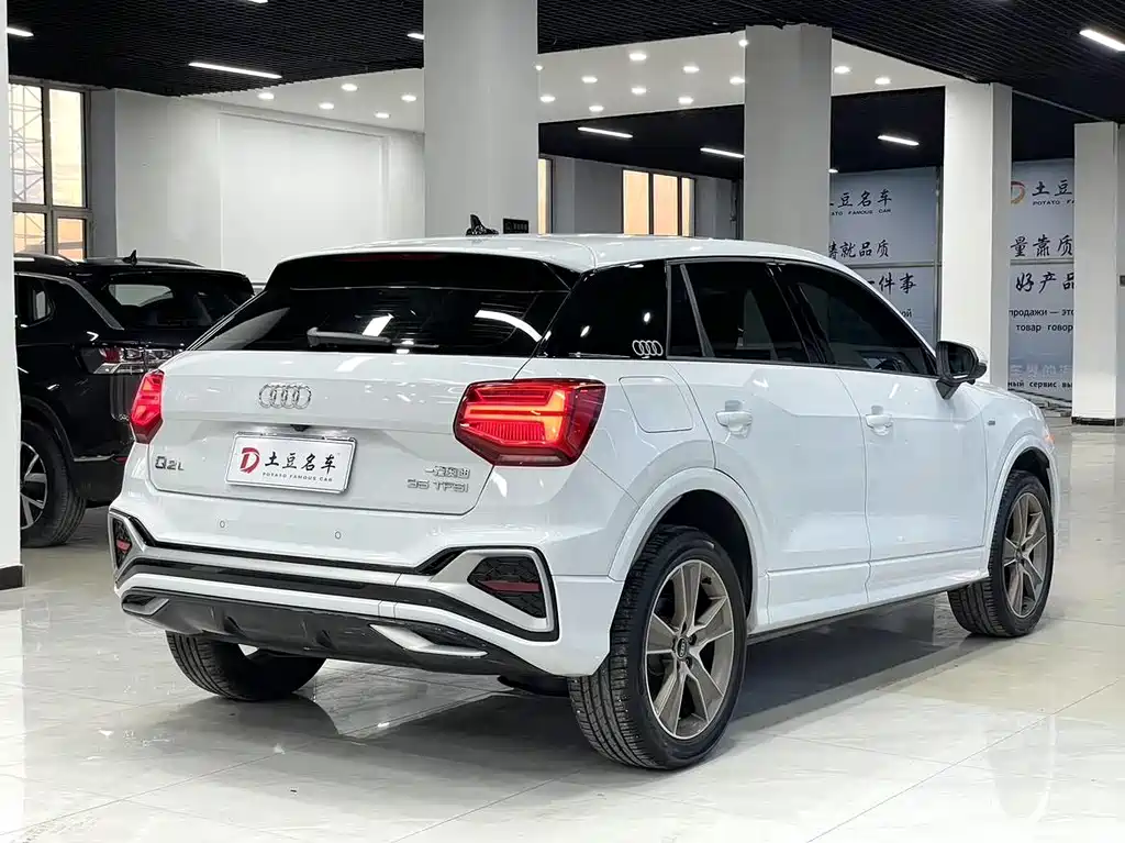 Audi Q2L 2023 — фото 4
