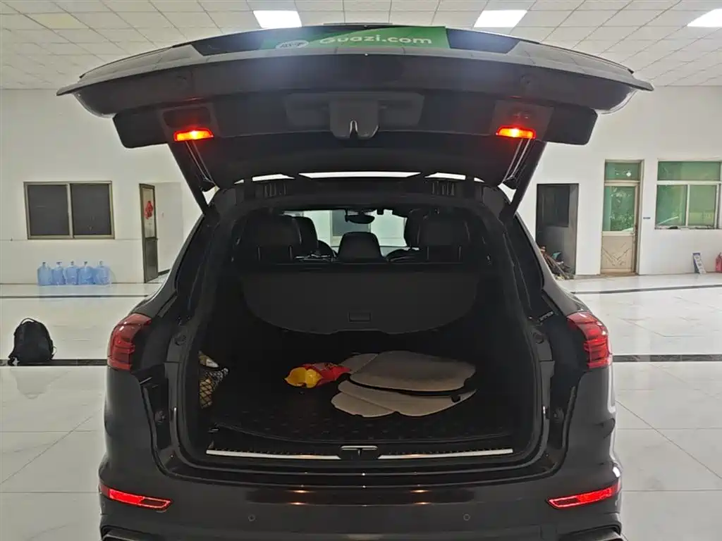 Porsche Cayenne 2017 — фото 19