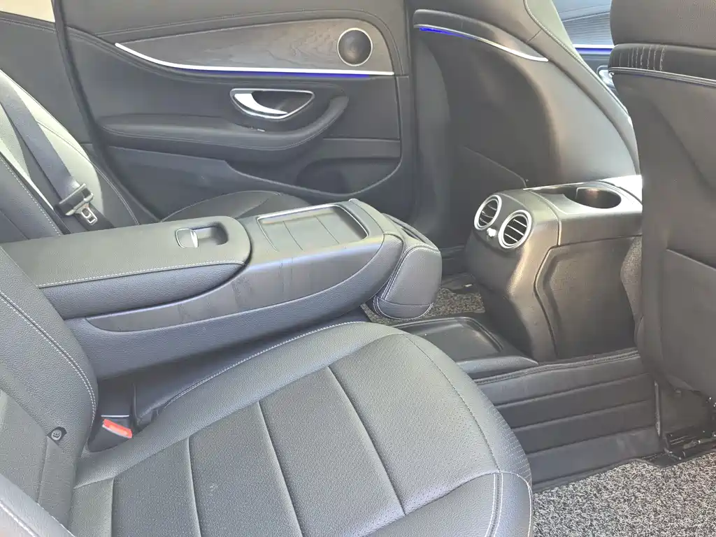 Mercedes-Benz E-Class 2020 — фото 29