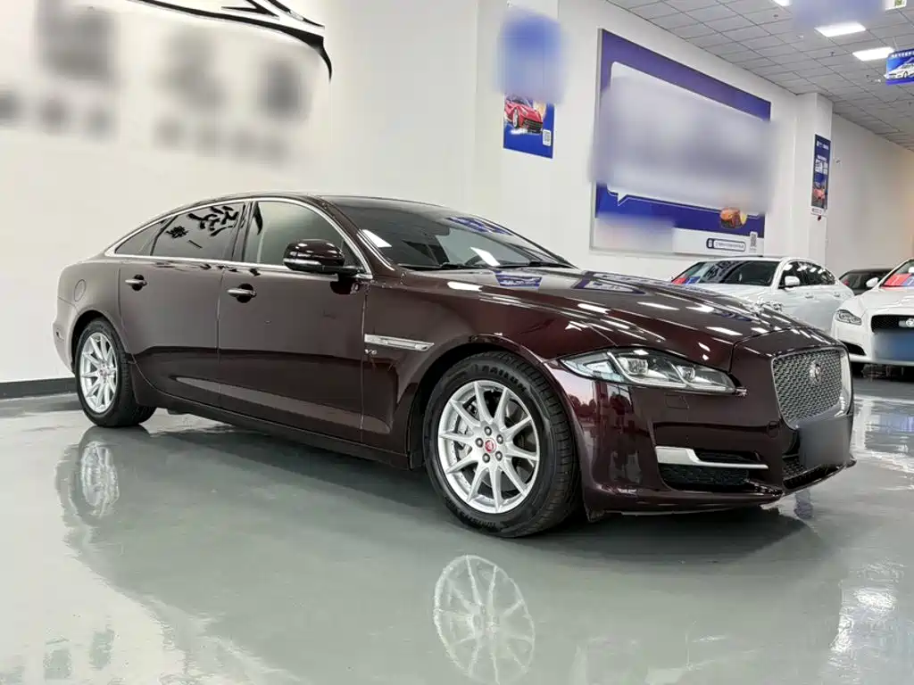 Jaguar XJ 2017 — фото 10