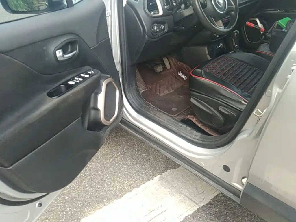 Jeep Renegade 2017 — фото 14