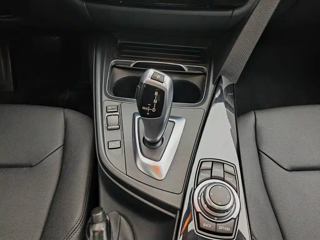BMW 3 Series 2016 — фото 13