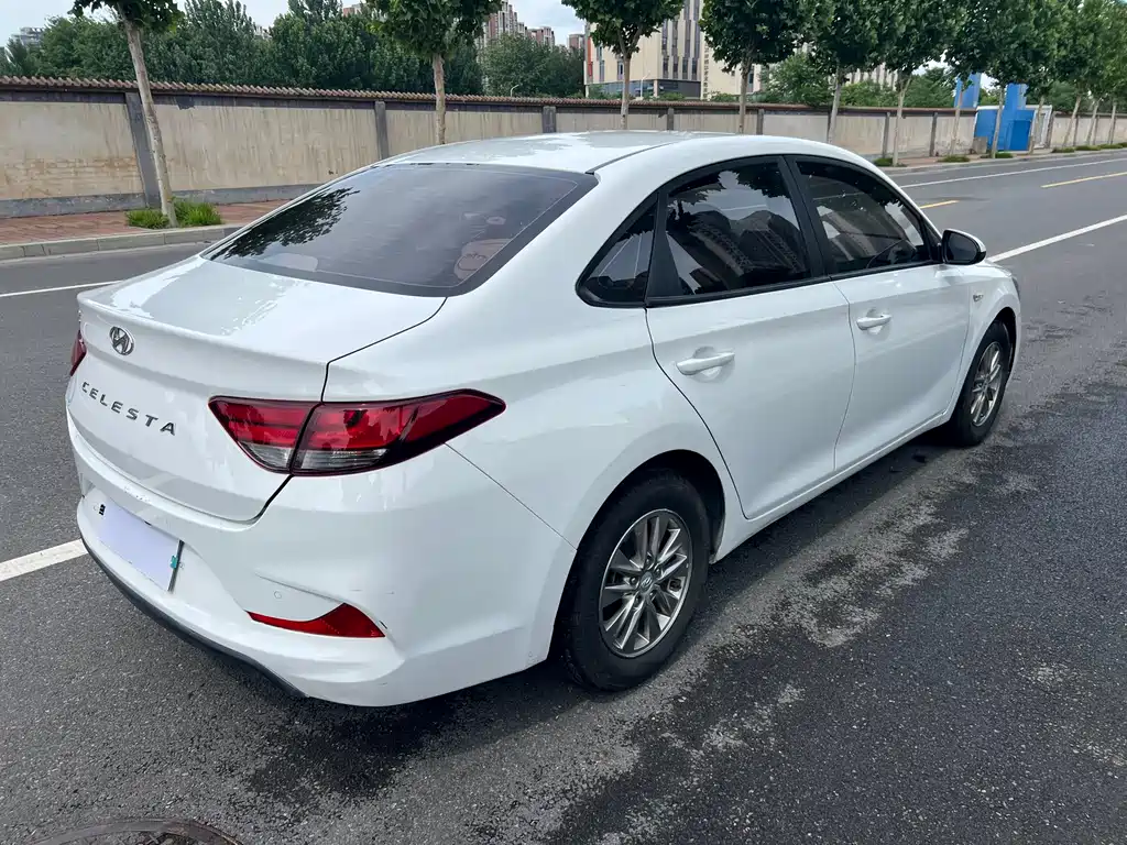 Hyundai Elantra 2018 — фото 14