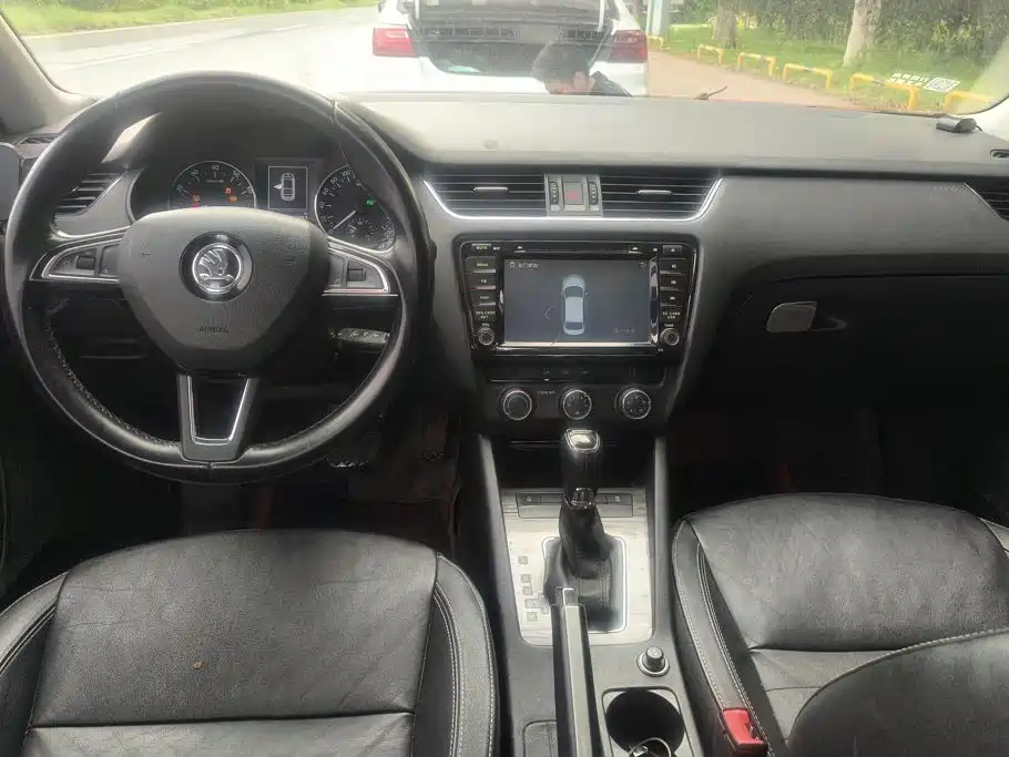 Skoda Octavia 2016 — фото 12