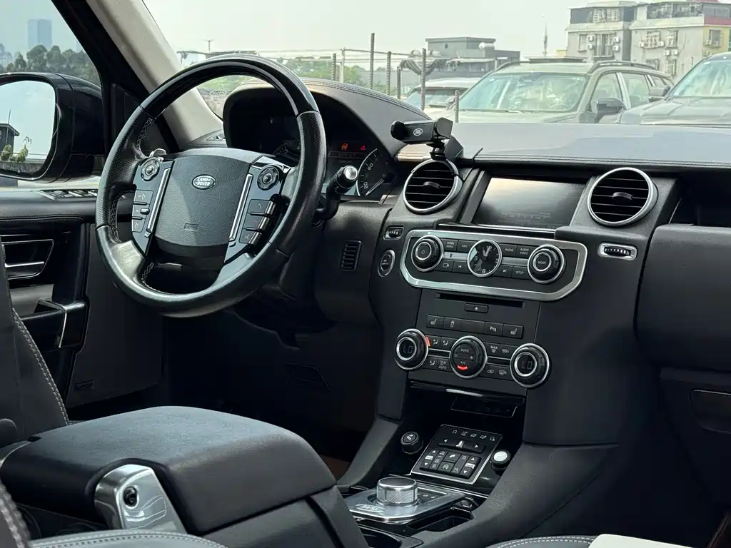 Land Rover Discovery 2014 — фото 12