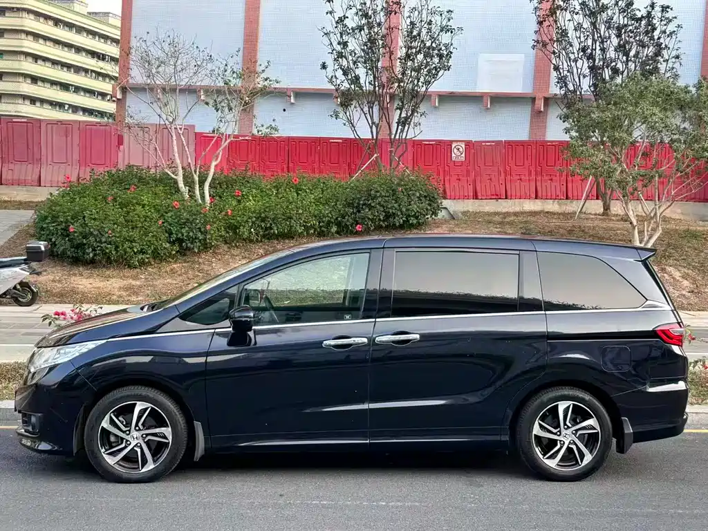 Honda Odyssey 2017 — фото 2