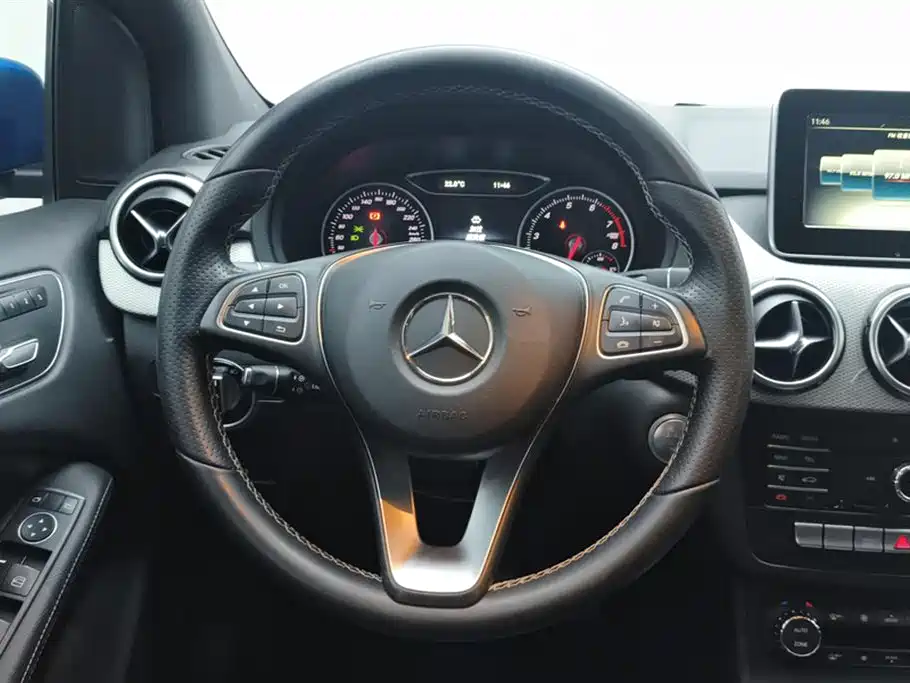 Mercedes-Benz B-Class 2016 — фото 15