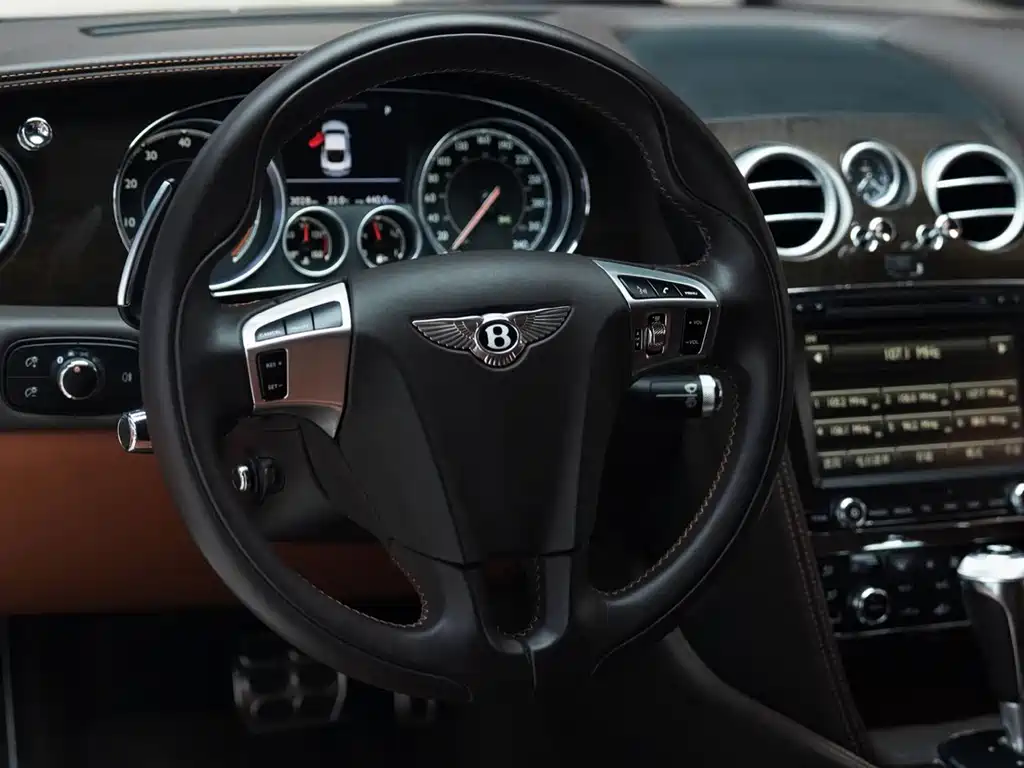 Bentley Continental 2017 — фото 12