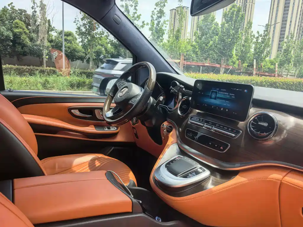 Mercedes-Benz V-Class 2022 — фото 11