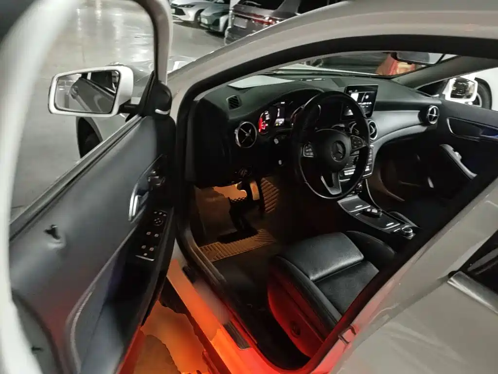 Mercedes-Benz GLA 2018 — фото 16