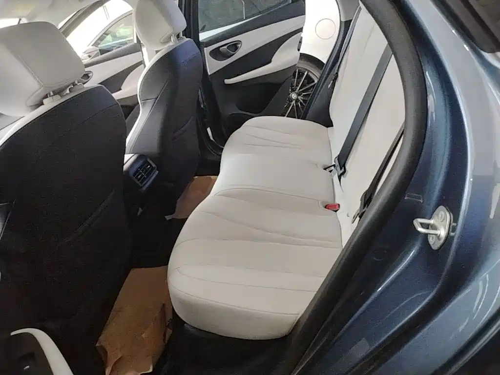 BYD Seal 05 DM-i 2025 — фото 17
