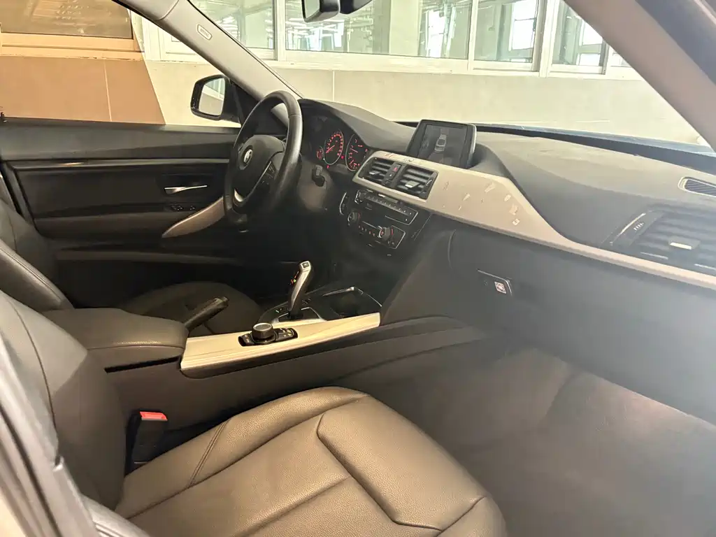 BMW 3 Series GT 2017 — фото 10