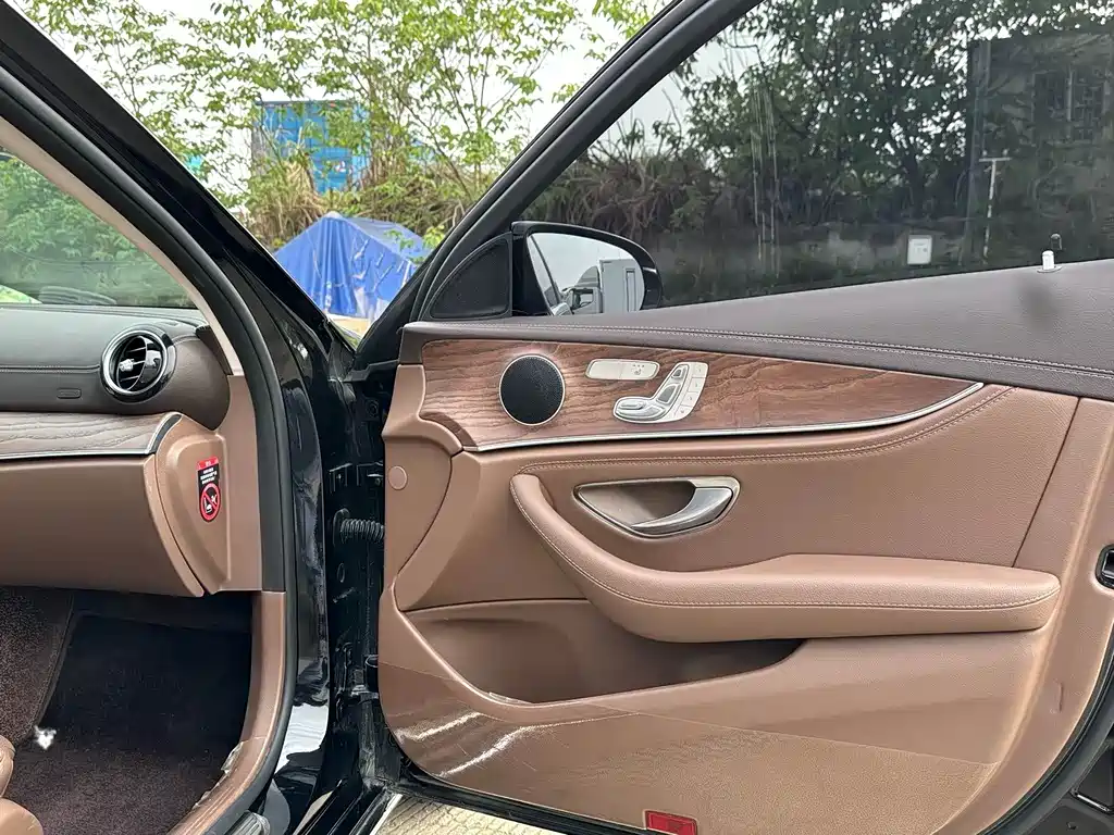 Mercedes-Benz E-Class 2023 — фото 10