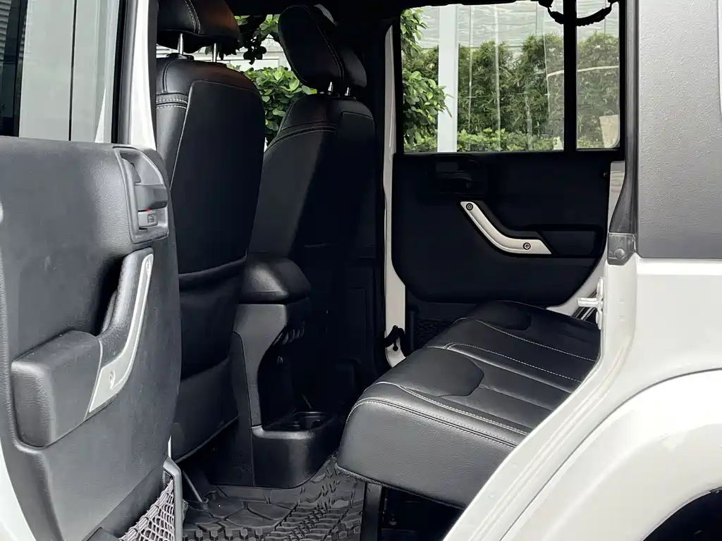 Jeep Wrangler 2016 — фото 14
