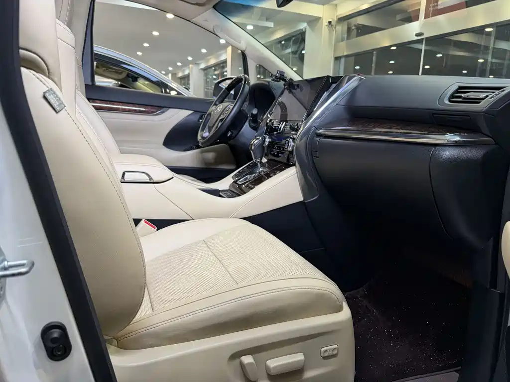 Toyota Alphard 2020 — фото 8