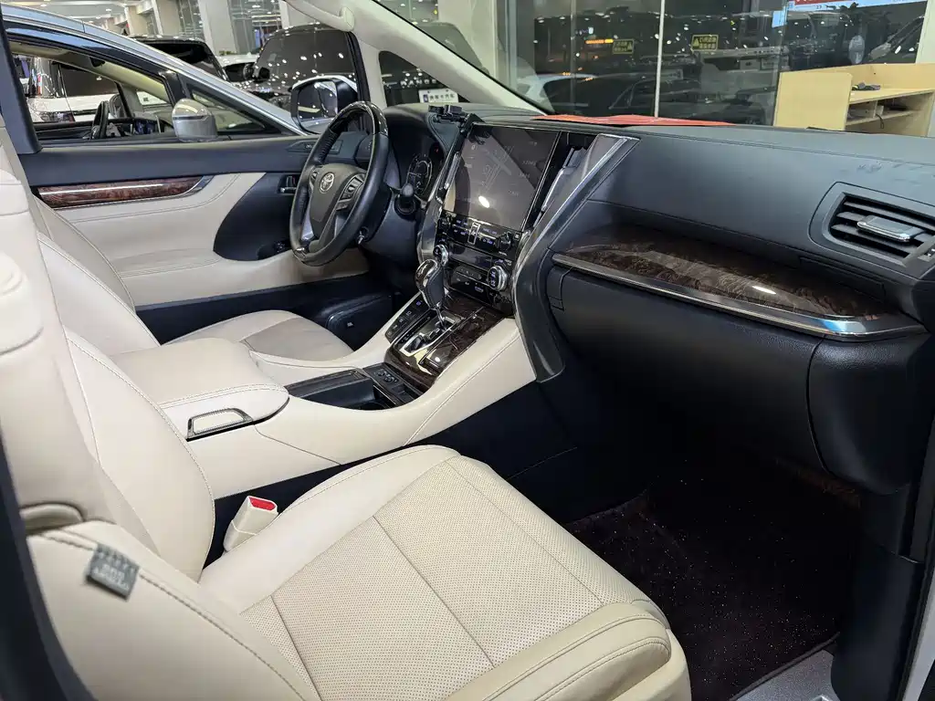 Toyota Alphard 2020 — фото 10