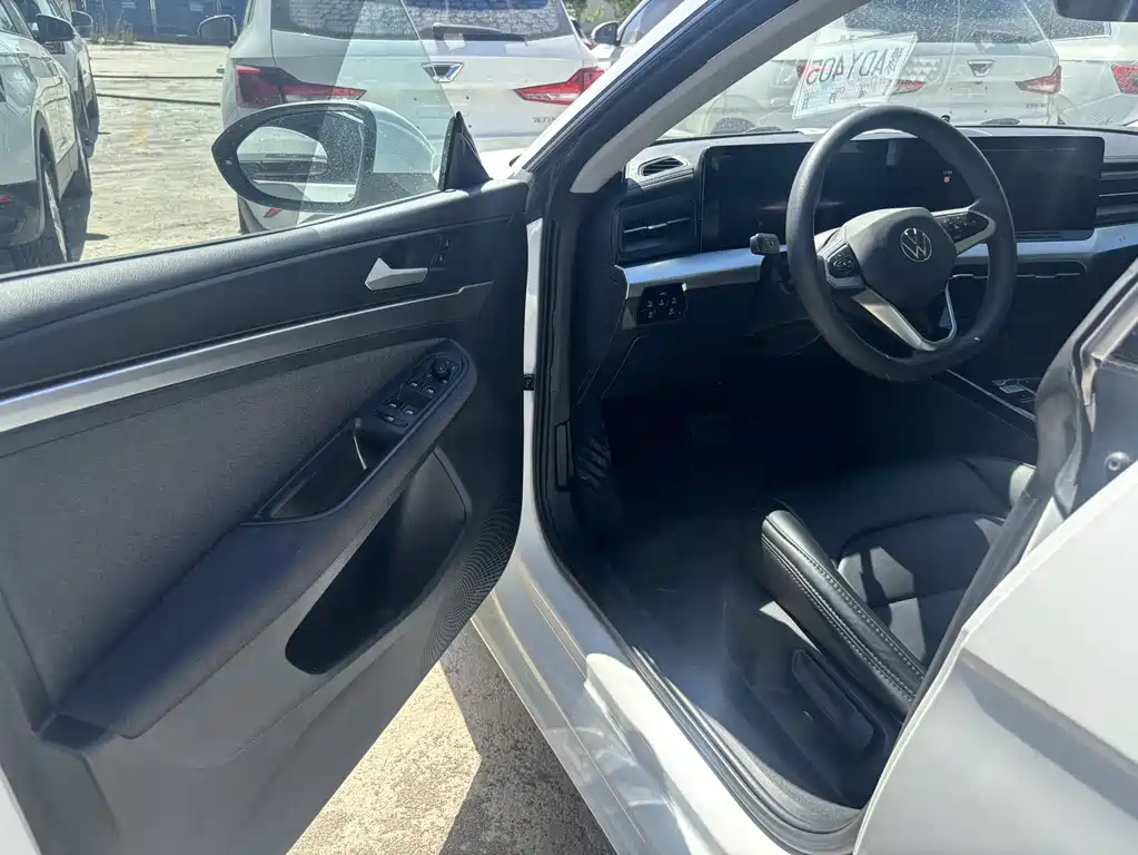 Volkswagen Lamando 2023 — фото 8