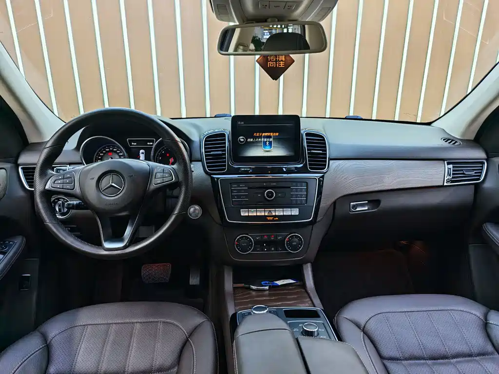 Mercedes-Benz GLE 2017 — фото 10