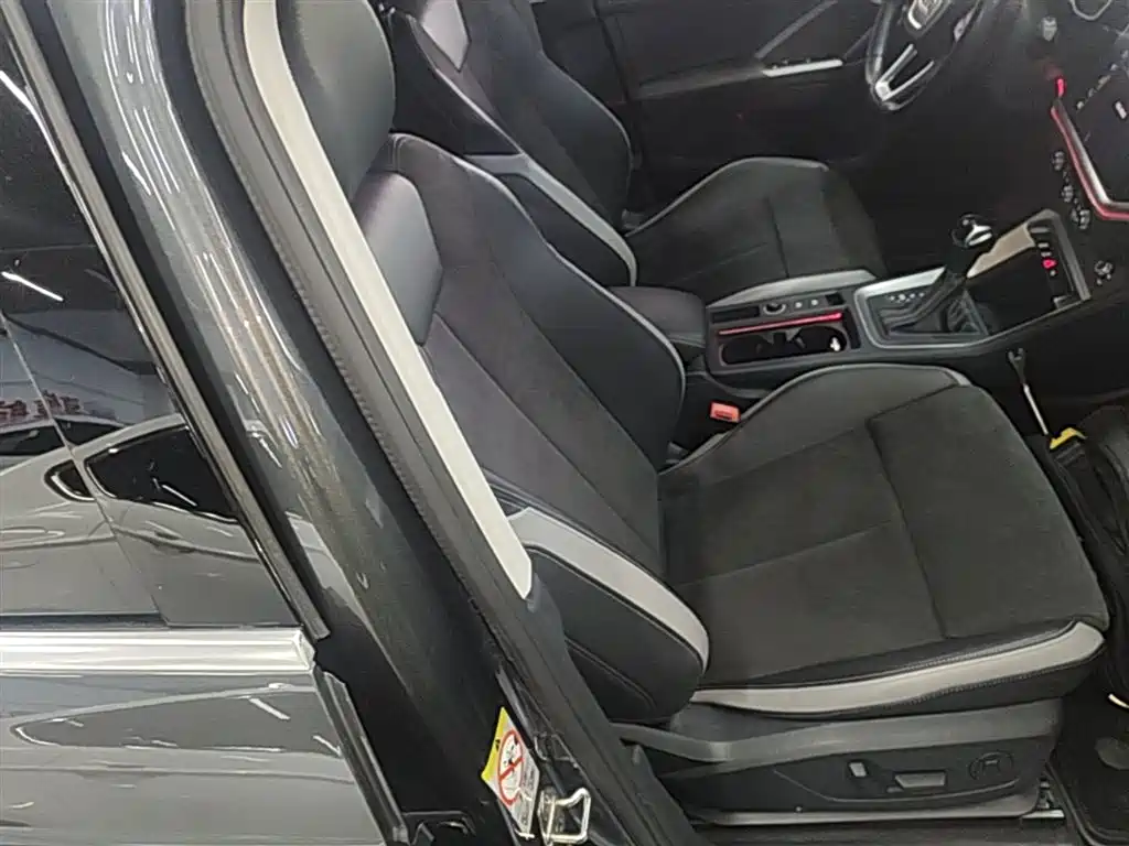 Audi Q3 2021 — фото 25
