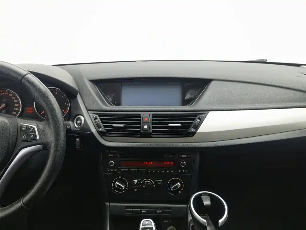 BMW X1 2014 — фото 12