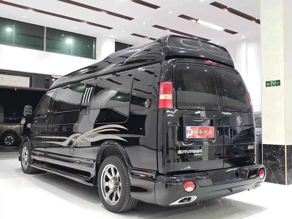 GMC Savana 2017 — фото 13