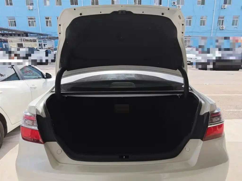 Toyota Camry 2017 — фото 19