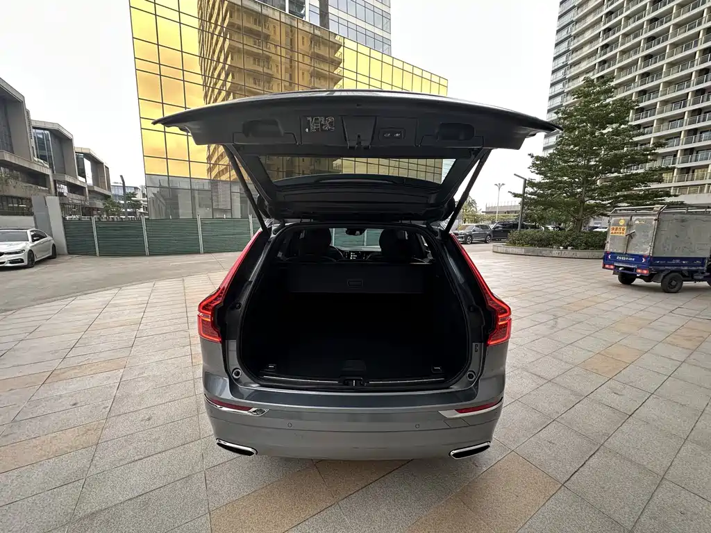 Volvo XC60 2021 — фото 18