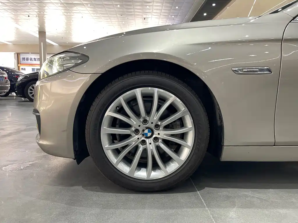 BMW 5 Series 2015 — фото 14