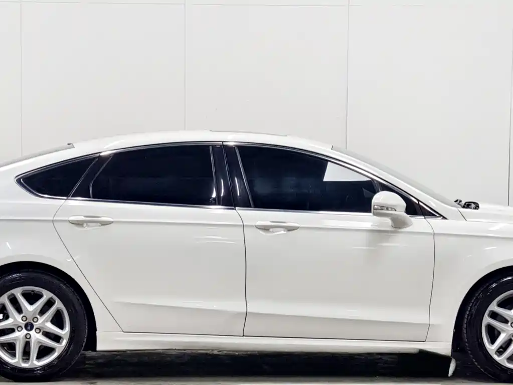 Ford Mondeo 2014 — фото 8