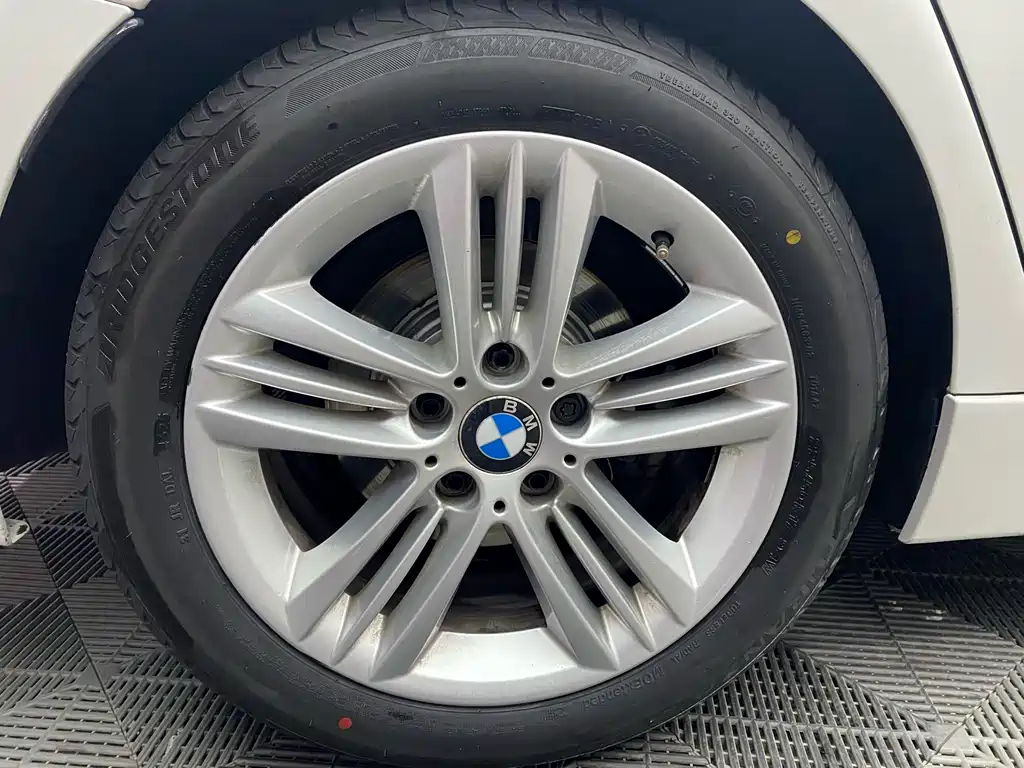 BMW 3 Series 2017 — фото 17