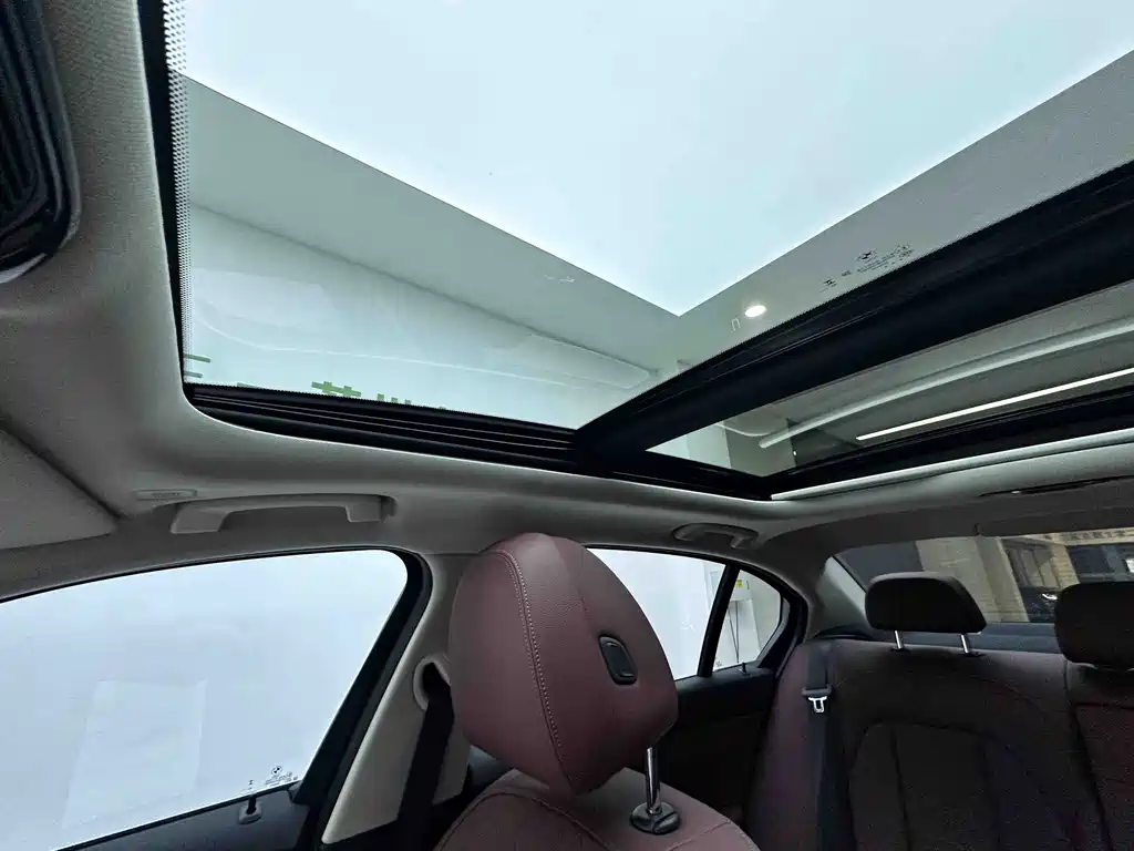 BMW 3 Series 2023 — фото 16
