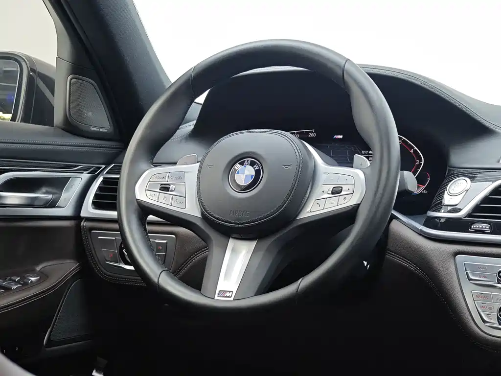 BMW 7 Series 2023 — фото 16