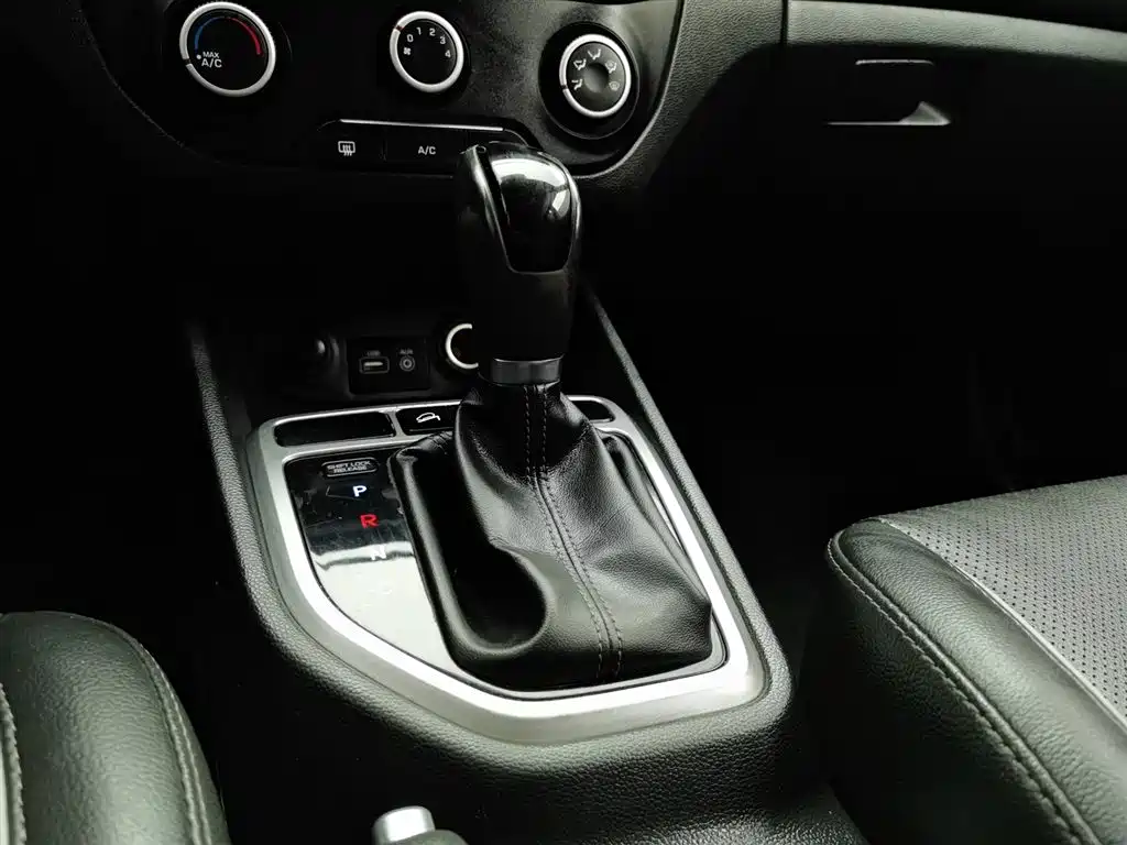 Hyundai ix25 2017 — фото 13