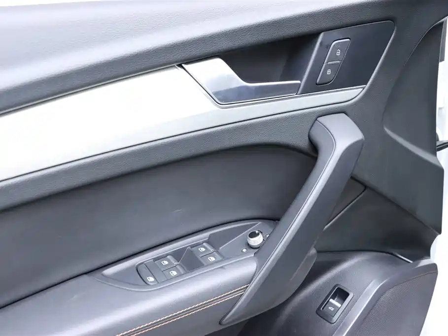 Audi Q5L 2020 — фото 12