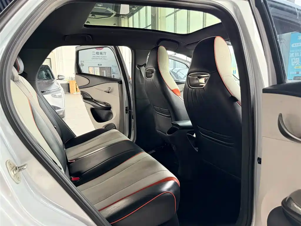 BYD Dolphin 2022 — фото 12