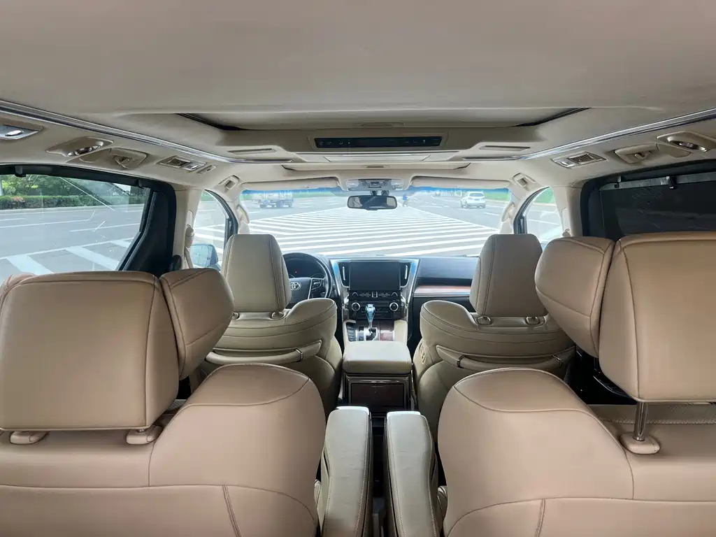 Toyota Alphard 2017 — фото 16
