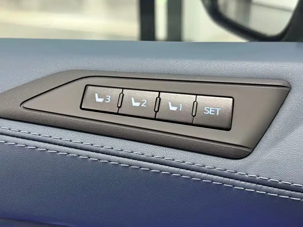 Toyota Alphard 2022 — фото 16