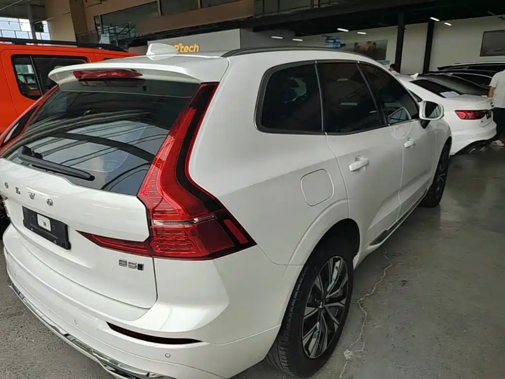 Volvo XC60 2023 — фото 6