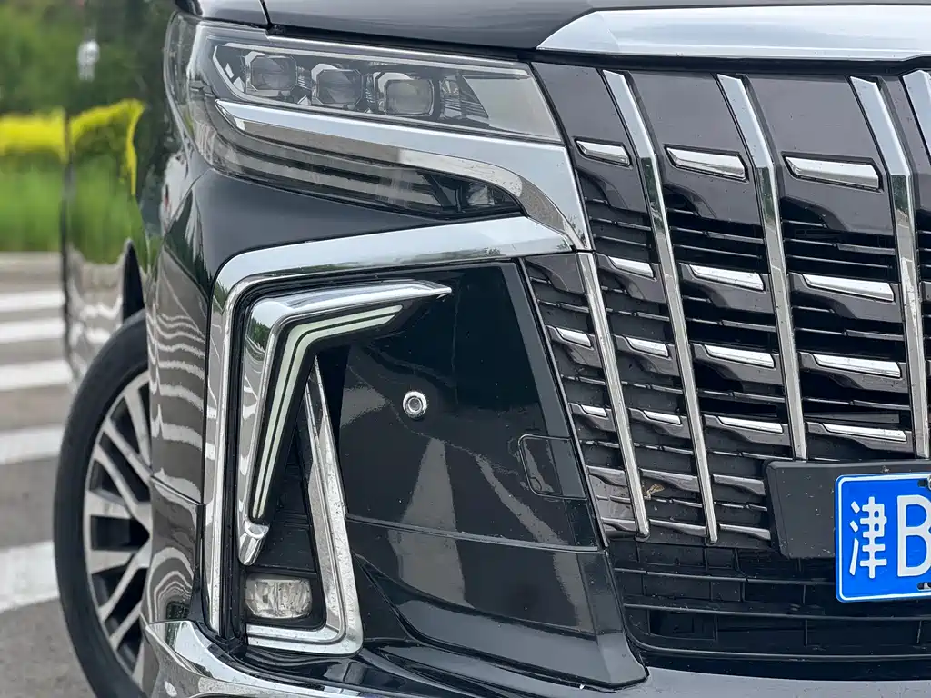 Toyota Alphard 2017 — фото 22