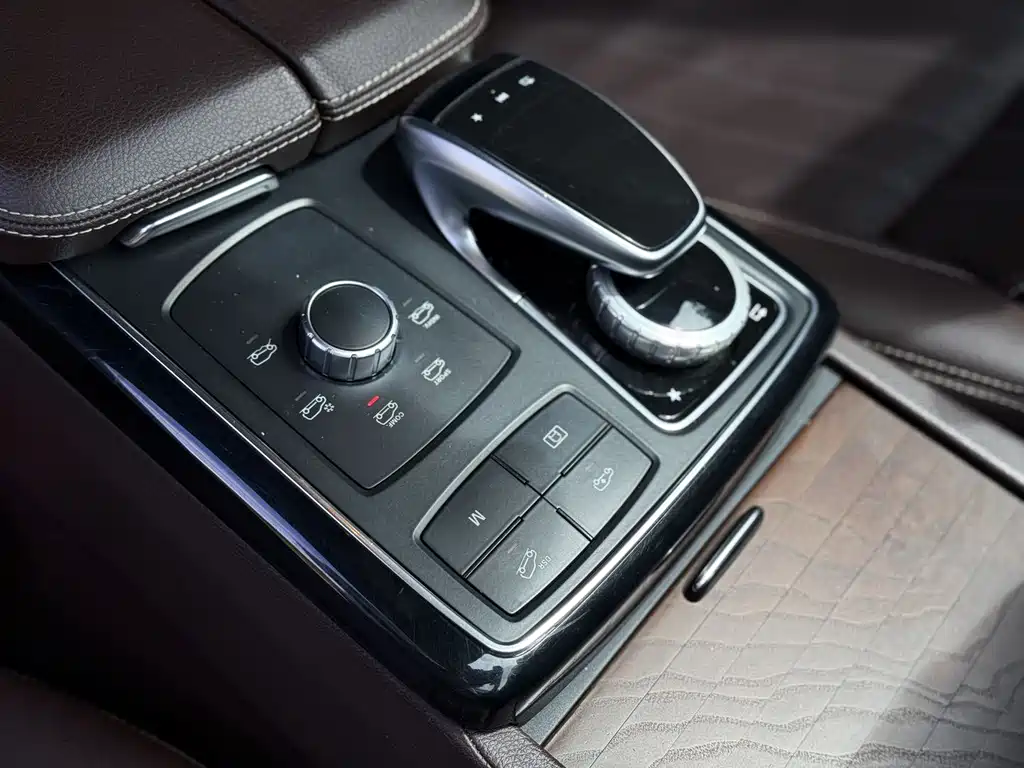 Mercedes-Benz GLE 2017 — фото 18