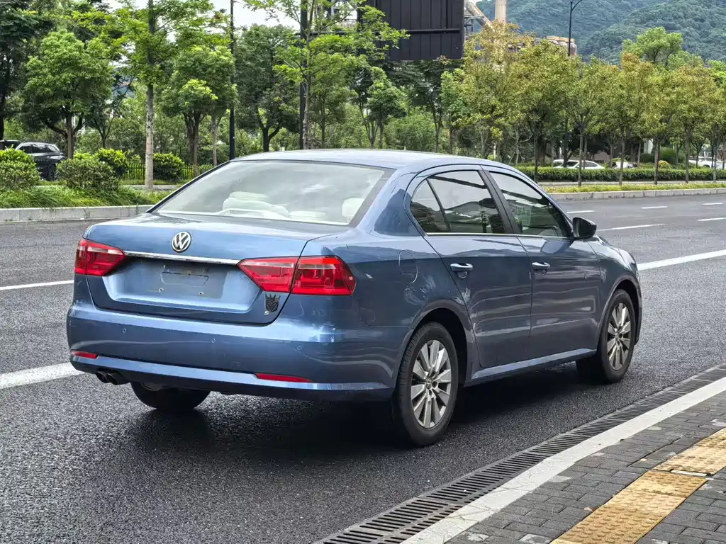 Volkswagen Lavida 2012
